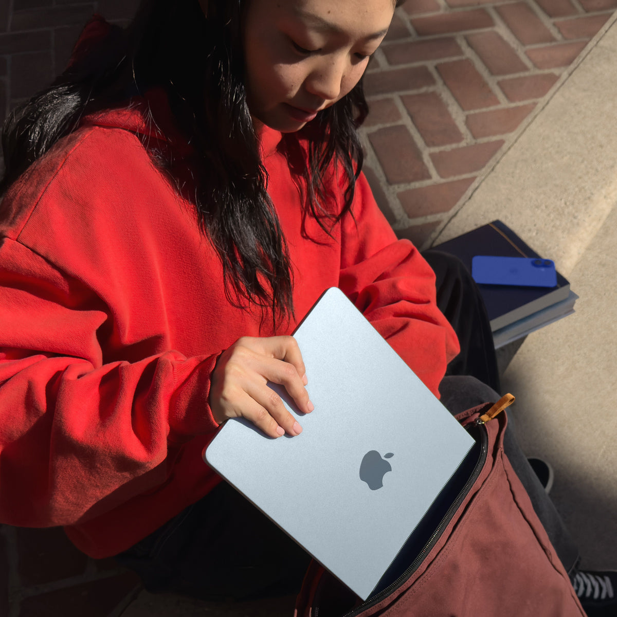 MacBook_Air_13-inch_M4_Sky_Blue_PDP_Image_Position_8__FRFR