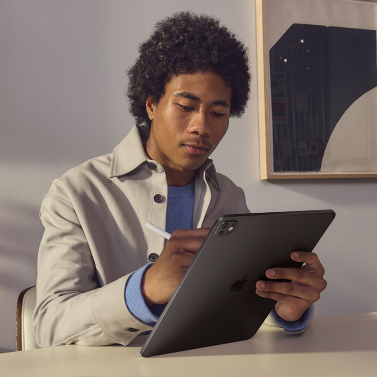 iPad_Pro_11-in_M5_Cellular_Silver_PDP_Image_Position_5__FRFR